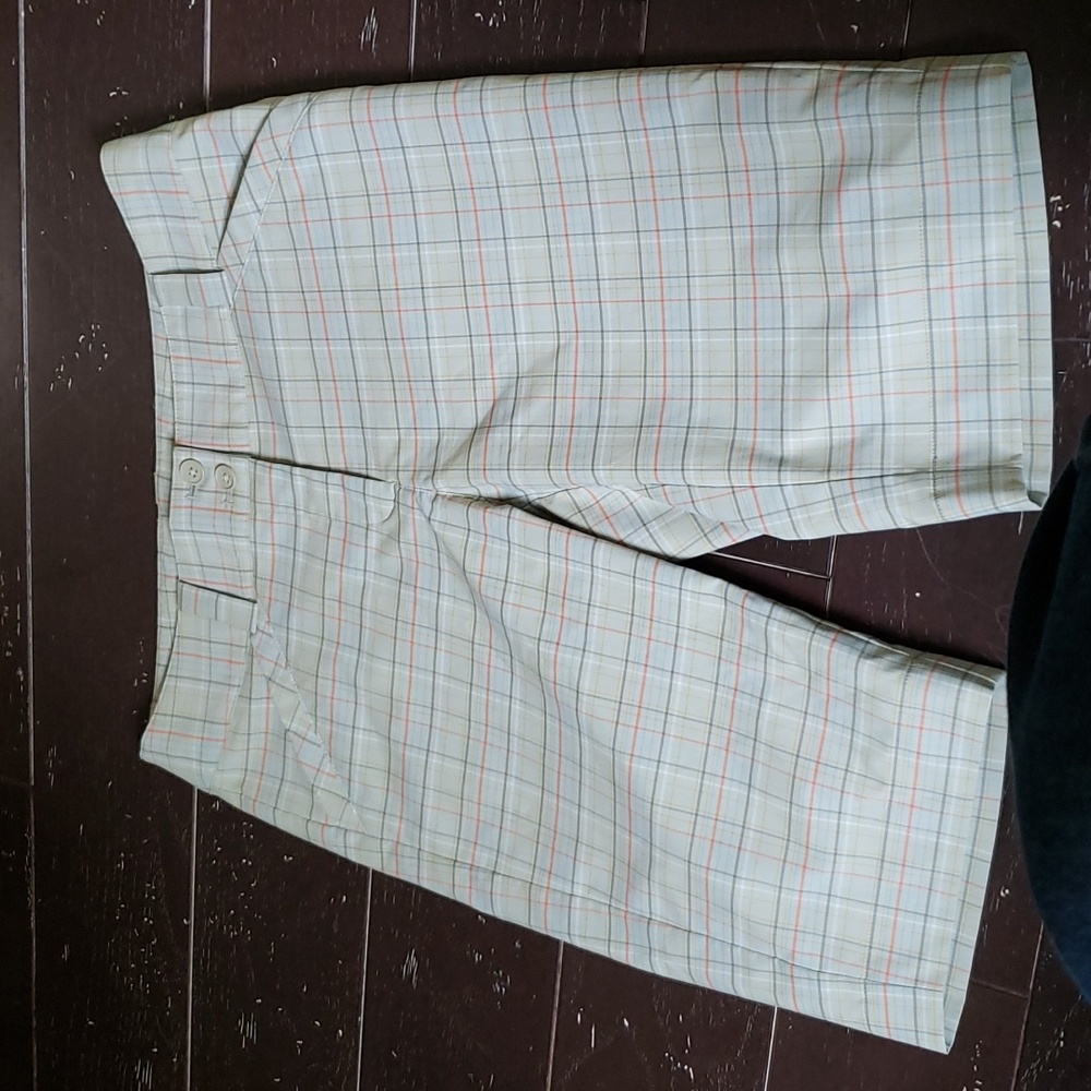 Nike Golf Fit Dry shorts. Beige plaid.  Size Small.  Like new!